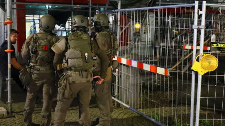 Γερμανία: Ανθρωποκυνηγητό για τον δράστη της δολοφονικής επίθεσης - Τρεις νεκροί και οκτώ οι τραυματίες