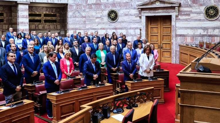 Γιατί σώπασαν ξαφνικά οι αντάρτες της ΝΔ στην Κοινοβουλευτική Ομάδα - Τι λέγεται στα... πηγαδάκια