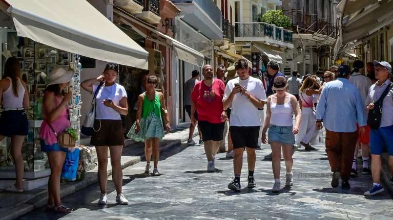 Ο καιρός σήμερα: Πέφτουν οι άνεμοι, ανεβαίνει η θερμοκρασία - Καθυστερούν οι καλοκαιρινές βροχές