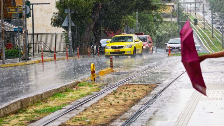 Ισχυρές καταιγίδες, θυελλώδεις άνεμοι και αφρικανική σκόνη - Ποιες περιοχές θα χτυπήσει η κακοκαιρία INES