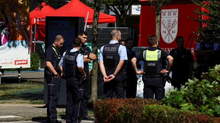 Γερμανία: Βρέθηκε το όπλο της αιματηρής επίθεσης σε φεστιβάλ στο Ζόλινγκεν - Η αστυνομία επιβεβαίωσε τη σύλληψη ενός 15χρονου