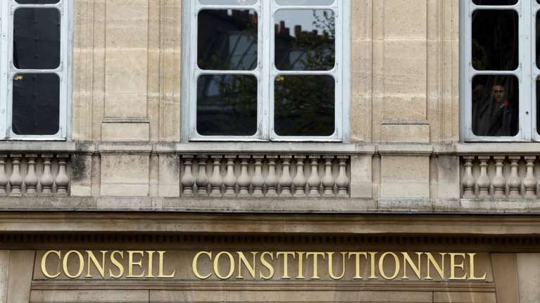 &quot;Πράσινο φως&quot; στον Μακρόν για την αύξηση του ορίου ηλικίας συνταξιοδότησης από το Συνταγματικό Δικαστήριο