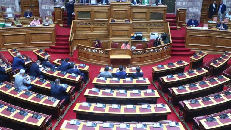 Τέμπη: Τα &quot;μυστήρια&quot; στην πρόταση Καρυστιανού για Προανακριτική -Φορτώνει στον Μητσοτάκη και τον Σπίρτζη