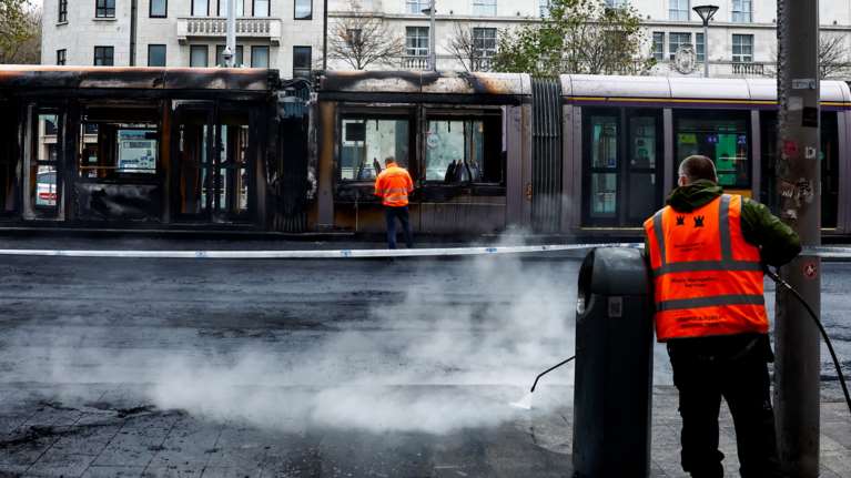 Ταραχές στο Δουβλίνο: Ολα ξεκίνησαν από ένα fake news ότι Αλγερινός μετανάστης μαχαίρωσε παιδιά- Τι ισχύει