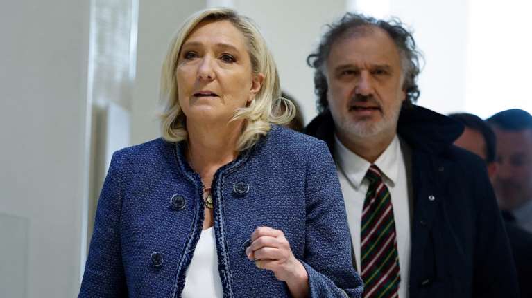 Αντιδράσεις στη Γαλλία για τον πολιτικό θάνατο της Λε Πεν μετά την καταδίκη: Μόνος κριτής ο λαός, λέει ο Μελανσόν