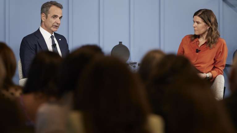 Ο Μητσοτάκης στον Ερντογάν για τις έρευνες της Chevron στην Κρήτη: Αν ενοχλεί την Τουρκία, c&#39;est la vie