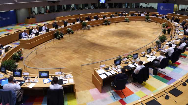 Ανάλυση Politico ενόψει της έκτακτης συνόδου της ΕΕ για την Ουκρανία: &quot;Περιμένοντας μέχρι να πεθάνει ο Τραμπ&quot;