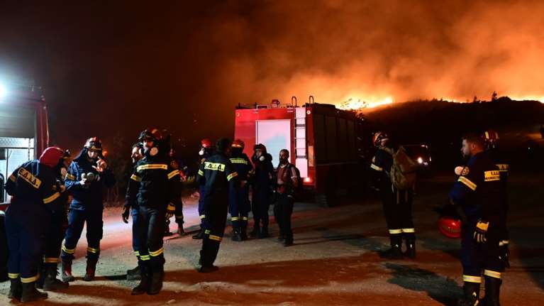 Πυροσβεστική:  Καλύτερη η εικόνα της πυρκαγιάς - &quot;Δεν υπάρχει κλήση για αγνοούμενο&quot;