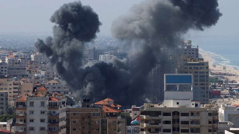 Με σκληρά αντίποινα απειλεί τους Χούθι ο Νετανιάχου - Ανέλαβαν την ευθύνη για την επίθεση στο Ισραήλ