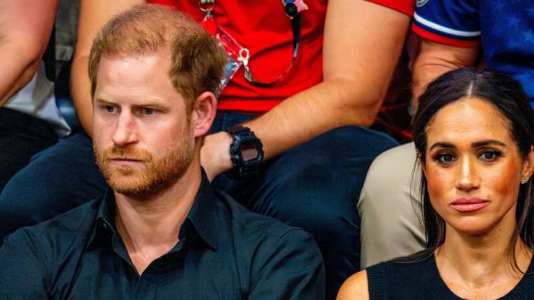 &quot;Είναι ένα αμφιλεγόμενο και διχαστικό άτομο&quot;: Κατακραυγή κατά του πρίγκιπα Χάρι για το βραβείο που θα λάβει στην Αμερική