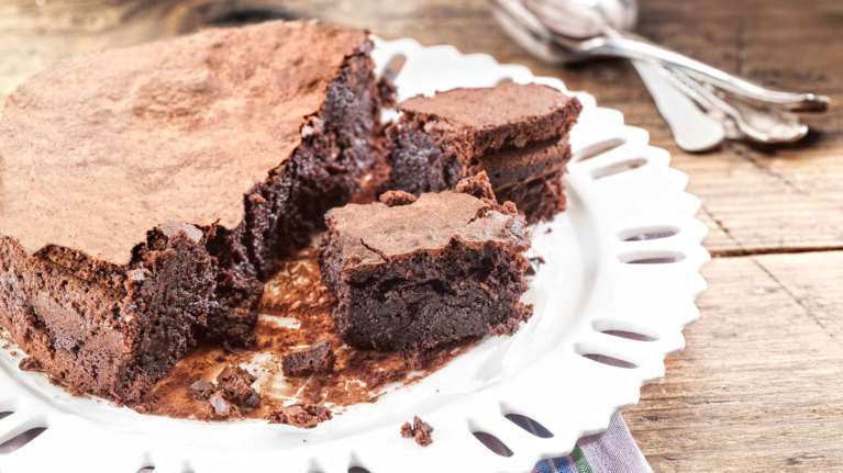 Κέικ σοκολάτας με κουβερτούρα - Ψήνεται και γεμίζει η κουζίνα με αρώματα