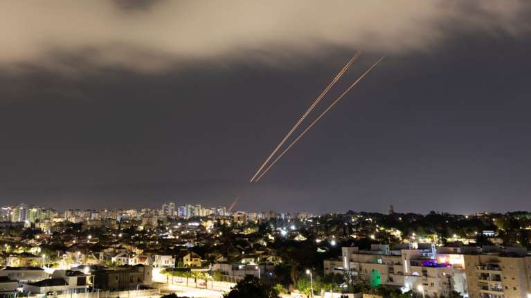 Παγκόσμιος συναγερμός για τη Μέση Ανατολή - Το Ιράν προειδοποιεί για μεγαλύτερη επίθεση αν το Ισραήλ απαντήσει