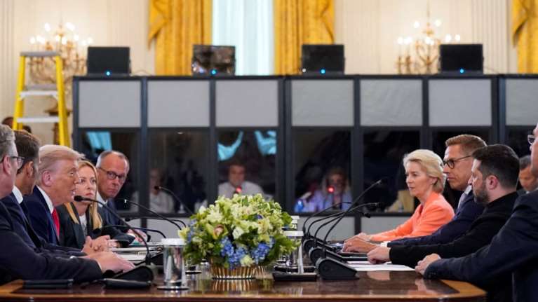 Ο Τραμπ ανακοίνωσε συνάντηση Πούτιν - Ζελένσκι και στη συνέχεια τριμερή, μετά από επικοινωνία με τον Ρώσο πρόεδρο