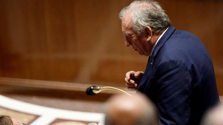 &quot;Προβλέψιμος, αδέξιος, απομονωμένος&quot;: Τα γαλλικά ΜΜΕ αποδομούν τον Φρανσουά Μπαϊρού μετά την ηχηρή πτώση του