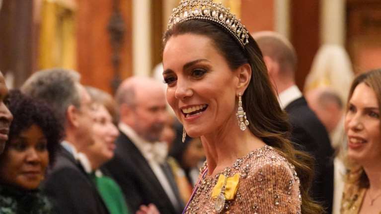 Η μυστηριώδης ασθένεια της Κέιτ Μίντλετον: Η νόσος που ήταν σε ύφεση και οι επιπλοκές που την οδήγησαν στο χειρουργείο