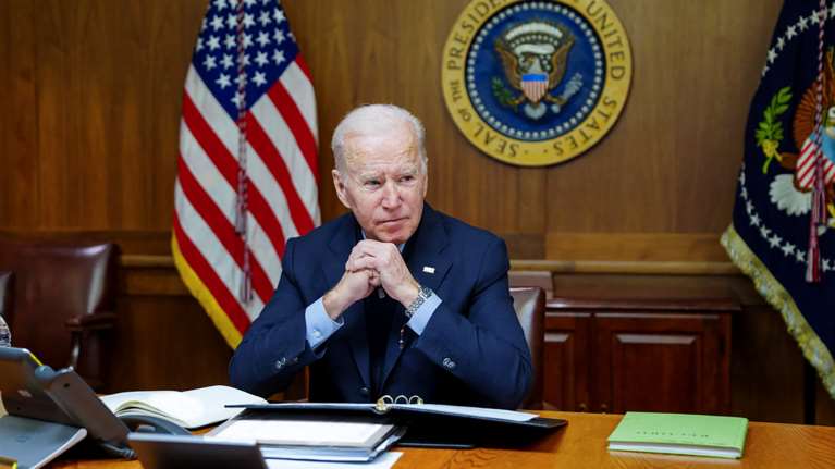 Εναλλακτική μέσω... Βενεζουέλας εξετάζει ο Μπάιντεν για να περιορίσει τις εξαγωγές πετρελαίου της Ρωσίας