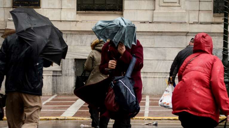 Ερχεται κοκτέιλ καταιγίδων και σκόνης:  Πού θα είναι εντονότερα τα φαινόμενα - Πότε η κακοκαιρία θα χτυπήσει την Αττική