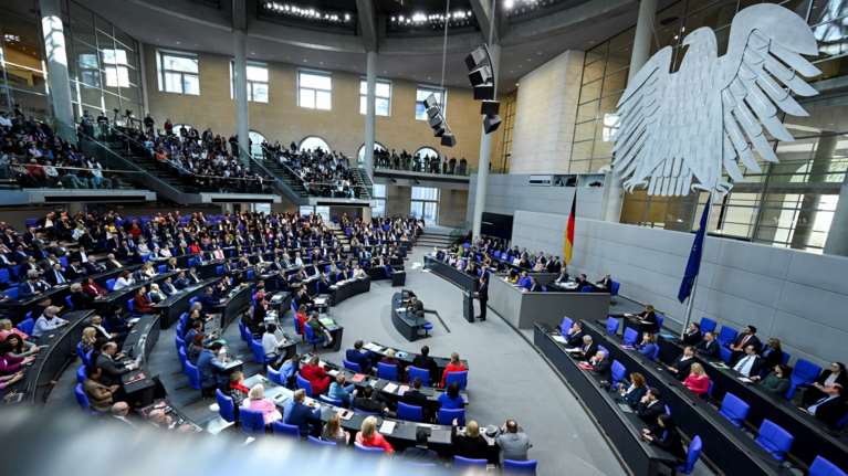 Ανάλυση BBC: Ιστορική ψηφοφορία στη Μπούντεσταγκ για την απελευθέρωση των αμυντικών δαπανών - Τι διακυβεύεται για την ΕΕ