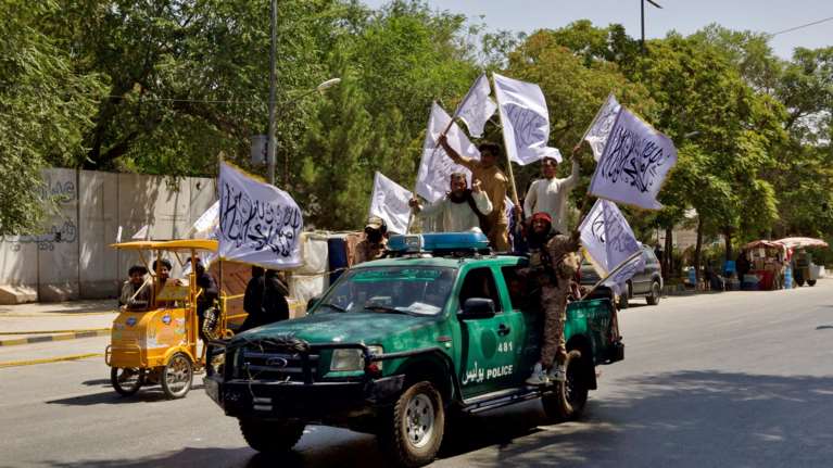 Αφγανιστάν: Οι γυναίκες πλέον δεν επιτρέπεται ούτε να μιλούν έξω από το σπίτι- Ούτε να κοιτάξουν στα μάτια άνδρα