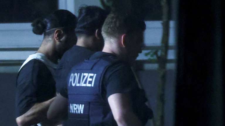 Γερμανία: "Είμαι αυτός που ψάχνετε" - Παραδόθηκε ο δράστης της επίθεσης με μαχαίρι στο Ζόλινγκεν