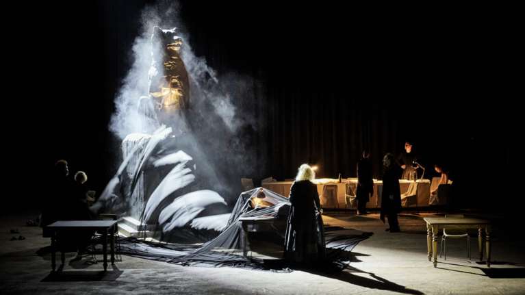 Hecuba, not Hecuba: Η τραγωδία της Εκάβης εμπνέει μια μητέρα που μάχεται για δικαιοσύνη για τον αυτιστικό γιο της