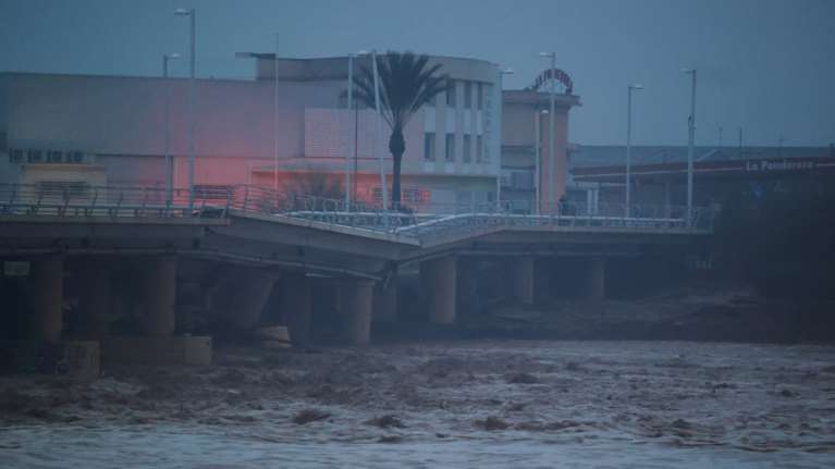 Φονικές πλημμύρες στην Ισπανία: Τι είναι το φαινόμενο της &quot;κρύας σταγόνας&quot; που προκάλεσε ξαφνικές βροχοπτώσεις