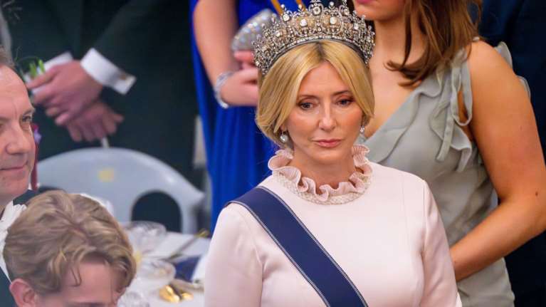 The Miller Sisters: Η σπάνια εμφάνιση της Μαρί Σαντάλ με την μικρή αδελφή της - Εκκεντρική και κακόγουστη