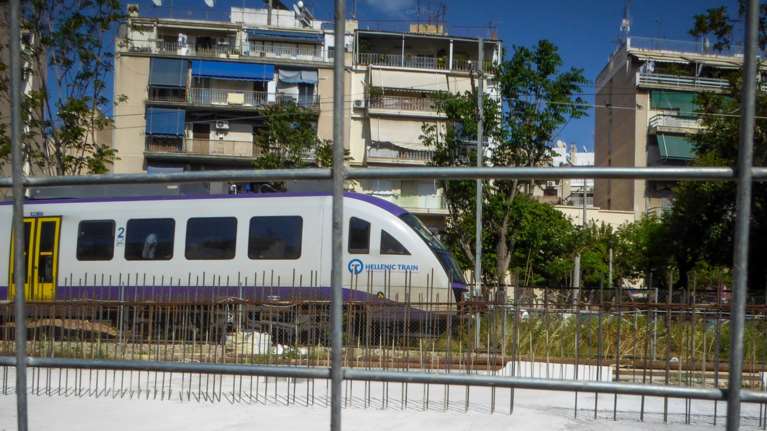 Δυστύχημα στους Αγίους Ανάργυρους: Γυναίκα έχασε τη ζωή της όταν παρασύρθηκε από συρμό του Προαστιακού