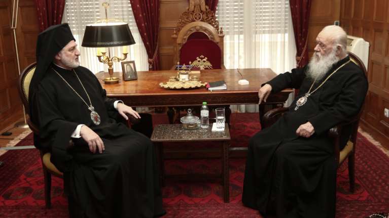 Ιερώνυμος για τα παιδιά ομόφυλων ζευγαριών: Η Εκκλησία δεν θα τα βαφτίζει μέχρι να μεγαλώσουν και να αποφασίσουν τα ίδια