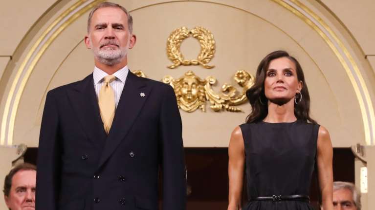 Αποκάλυψη βόμβα για τη βασίλισσα Λετίσια: Η απόδραση από το παλάτι και η ινκόγκνιτο πτήση για Νέα Υόρκη με μυστηριώδη άνδρα