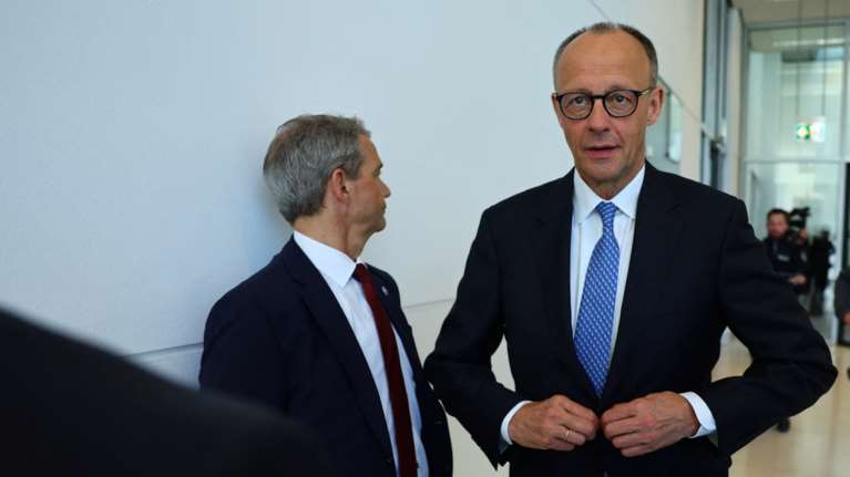 Ανάλυση Deutsche Welle: Το αποτέλεσμα της ψηφοφορίας για τον Μερτς κάνει πολύ δύσκολα τα πράγματα