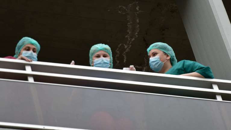 &quot;Το 38% των νέων εισαγωγών Covid είναι εμβολιασμένοι&quot; - Tι υποστηρίζει πνευμονολόγος στον Ευαγγελισμό [βίντεο]