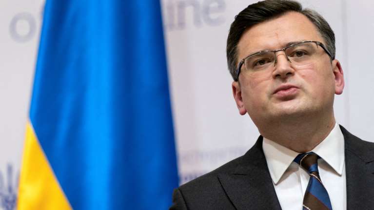 Πόλεμος στη Ουκρανία: Ανεπαρκείς οι νέες κυρώσεις στη Ρωσία που ετοιμάζει η ΕΕ, σύμφωνα με τον Ουκρανό ΥΠΕΞ