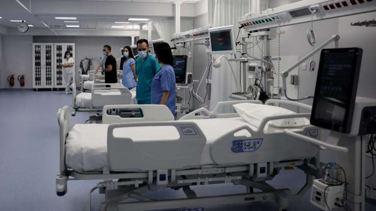 Καπραβέλος: Τσακωθήκαμε για να μπει η 51χρονη αρνήτρια στη ΜΕΘ- Τους ψάχνουμε στα παγκάκια