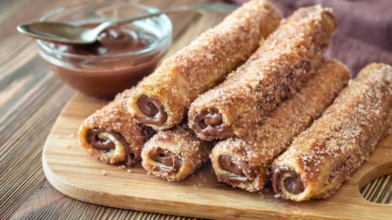 Γλυκά ρολάκια σοκολάτας με ψωμί του τοστ για τις ξαφνικές λιγούρες - Θα τα λατρέψετε