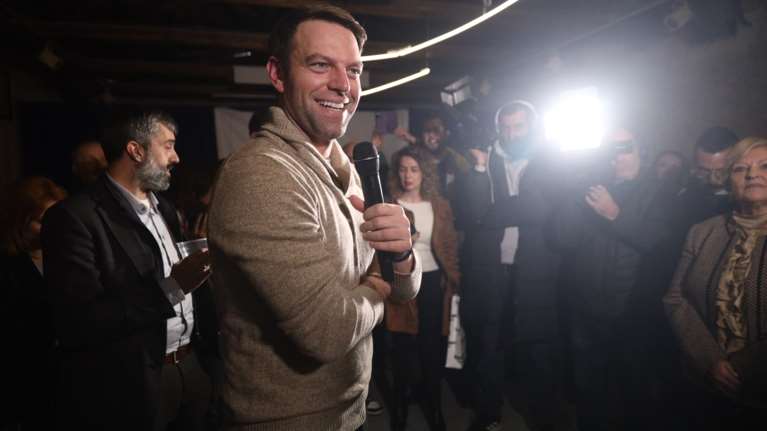 Πυρά κατά Κασσελάκη για τα Τέμπη: "Πείτε σε αυτόν τον Καραγκιόζ μπερντέ ότι τα κόμματα δεν είναι εισαγγελείς"