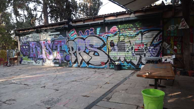 Εξάρχεια: Αστυνομική επιχείρηση στον &quot;Εξωστρεφή&quot; μετά τις δηλώσεις Χρυσοχοΐδη