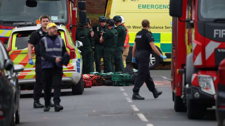 Μάντσεστερ: Επίθεση σε συναγωγή με 4 τραυματίες - Εξουδετερώθηκε ο δράστης, εξετάζεται ενδεχόμενο τρομοκρατίας