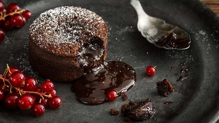 Σοκολατένιο Lava Cake: Το πιο ερωτικό γλυκό για τον Αγιο Βαλεντίνο