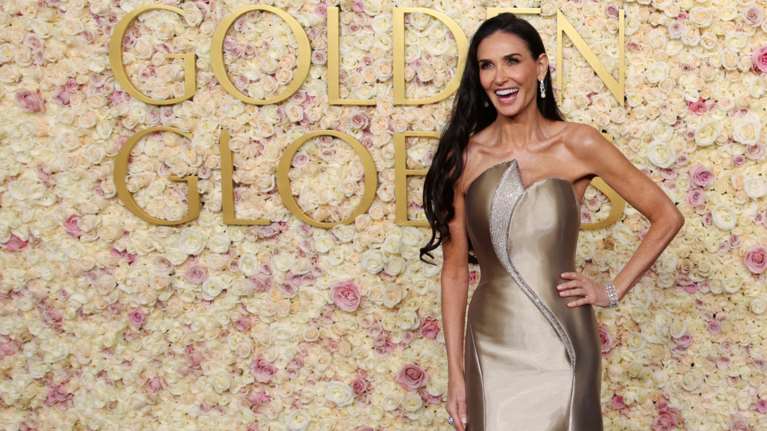 Νίκη της Ντέμι Μουρ στις Χρυσές Σφαίρες: Οι ξέφρενοι πανηγυρισμοί με τις κόρες της να χοροπηδούν [βίντεο]