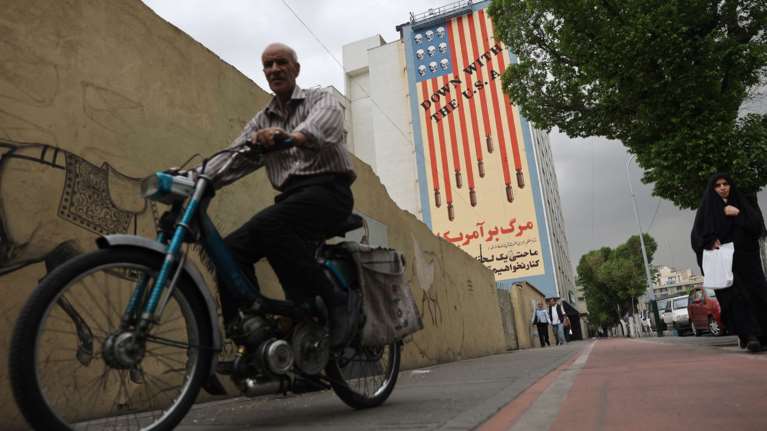 Θετικό κλίμα στις συνομιλίες ΗΠΑ - Ιράν στο σουλτανάτο του Ομάν: Στο τραπέζι το πυρηνικό πρόγραμμα της Τεχεράνης