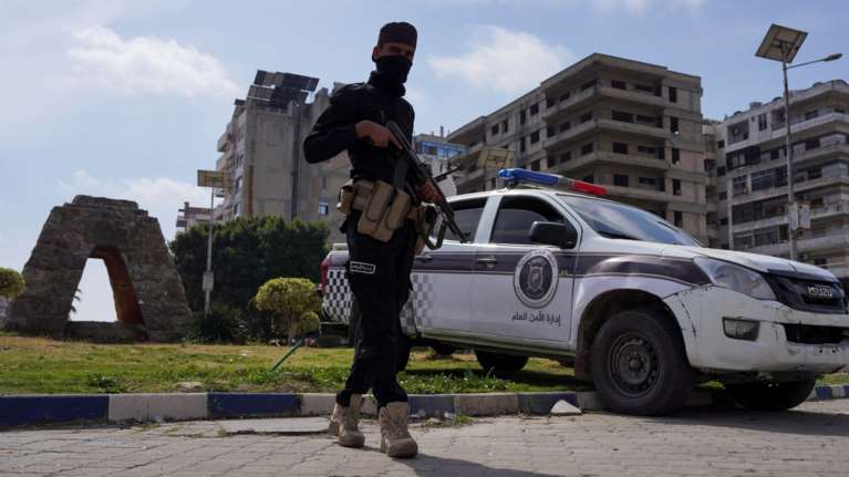 Συρία: Ξεπέρασαν τους 1.300 οι νεκροί στις χειρότερες συγκρούσεις από την πτώση του Άσαντ - &quot;Δεν θα μας πάνε σε εμφύλιο&quot; λέει ο αλ Σάρα