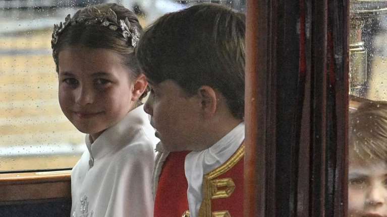 Πριγκίπισσα Σάρλοτ: Η συγκινητική αντίδρασή της απέναντι στον πρίγκιπα Χάρι - Η αμηχανία και τα κρυφά χαμόγελα