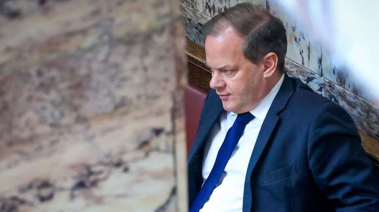 Προανακριτική: H ώρα της κρίσης για τον Κ. Καραμανλή - Ο &quot;μαγικός&quot; αριθμός 4 και ο φόβος των διαρροών