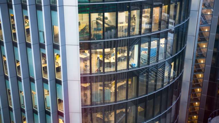 Βρετανία: 4ήμερο με 10ωρο φέρνουν οι Εργατικοί αντί για 5ήμερο 8ωρο - Πώς θα λειτουργήσει η ευέλικτη εργασία