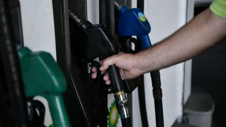 Ερχεται η ηλεκτρονική κάρτα καυσίμων: Πώς θα γίνεται η επιδότηση της βενζίνης - Ποιοι είναι οι δικαιούχοι