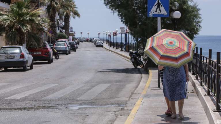Καιρός: Στα ύψη ο υδράργυρος και σήμερα αλλά βροχές από το μεσημέρι - Ερχεται Σαββατοκύριακο για... παραλία