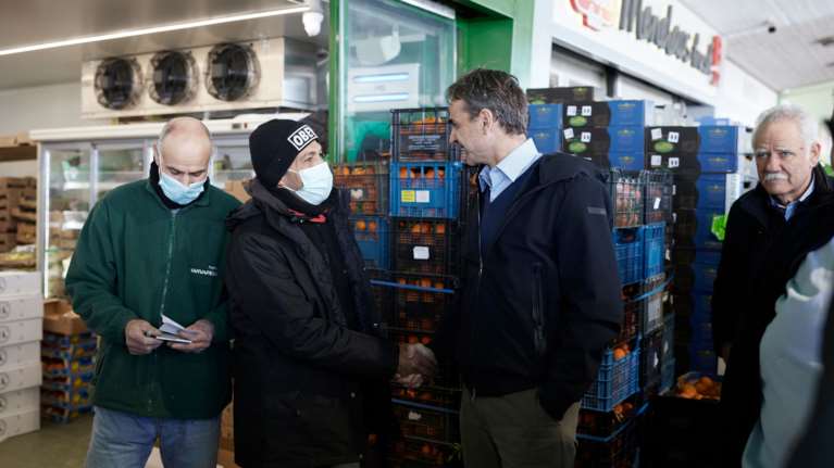 Τη λαχαναγορά επισκέφθηκε ο Κυριάκος Μητσοτάκης: Λαμβάνουμε μέτρα για τη στήριξη του αγροτικού κόσμου [εικόνες]