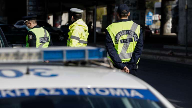 Επεισοδιακή καταδίωξη 16χρονου με κλεμμένη μηχανή στην Καλλιθέα - Τραυματίστηκε αστυνομικός