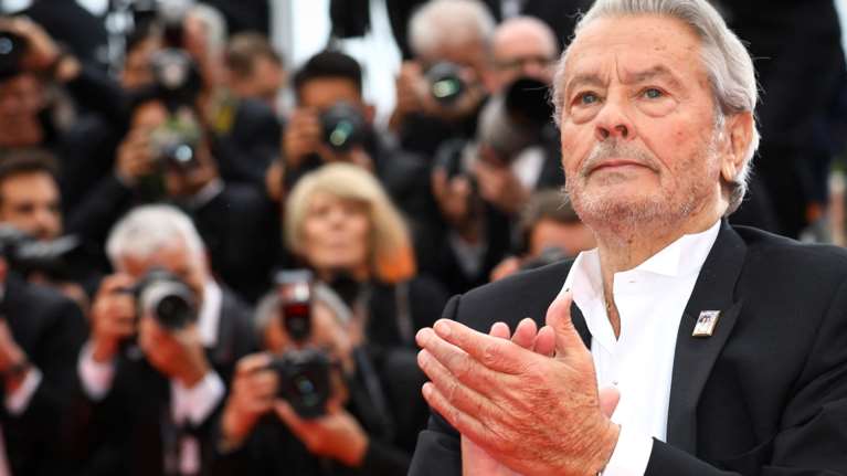 Αλέν Ντελόν: Αγρια κόντρα των τριών παιδιών του για την περιουσία του - Η μεγάλη αδυναμία στην κόρη του